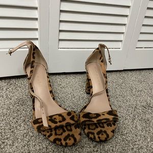 Super cute cheetah heels size 7  1/2 🐆
